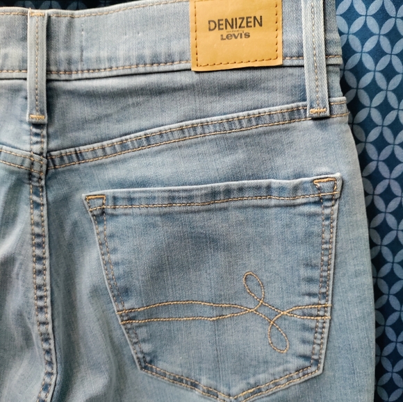 Denizen by Levi's - Juniors light blue, high-rise denim jeans. NWT. Size - 7M - Picture 7 of 10